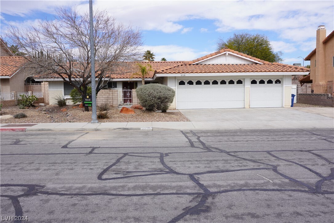 Primary Photo - 8328 Del Rey Ave