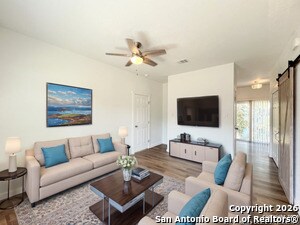 Foto del edificio - 1307 Whispering Hills Dr