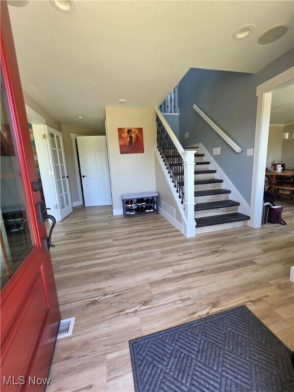 Foto del edificio - 1245 Meadow Woods Dr