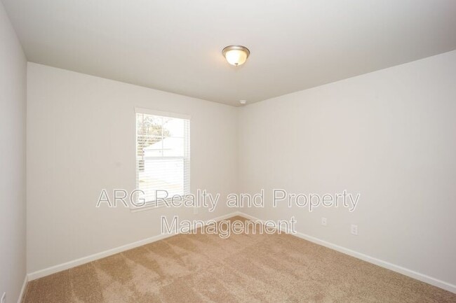 Building Photo - 17 Camellia Dr