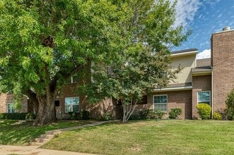 Building Photo - 831 Summercreek Dr