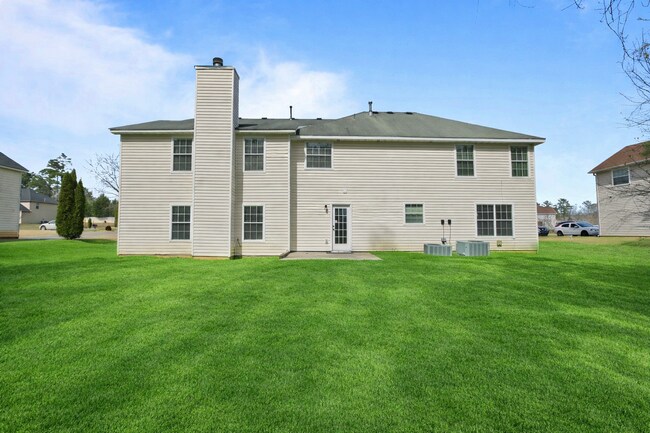 Foto del edificio - 4-bedroom, 3.5-bathroom home in the neighborhood of Hampton, GA!