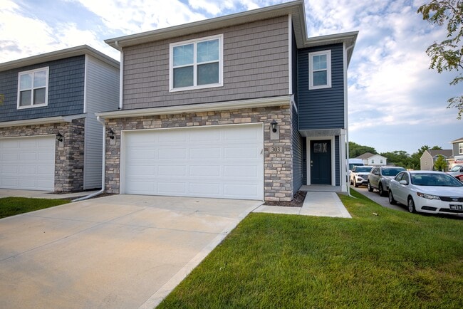 Building Photo - 303 Ember Dr