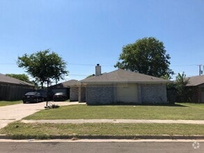 Building Photo - 2511 Bermuda Dr
