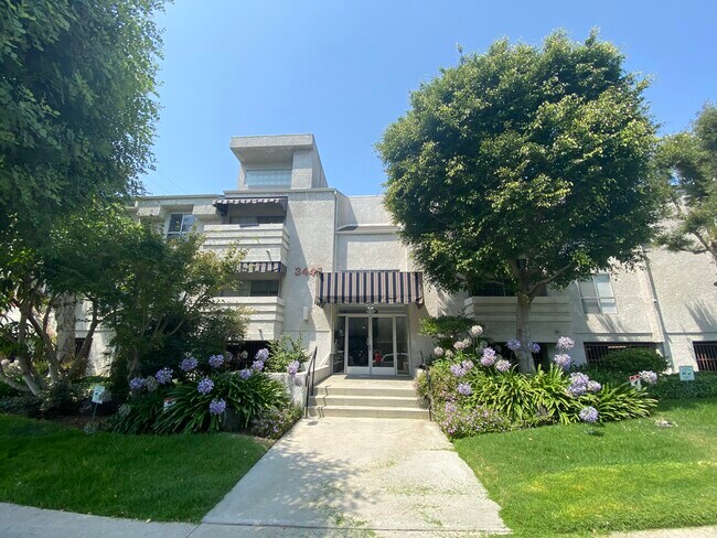 Foto del edificio - 3445 Mentone Ave