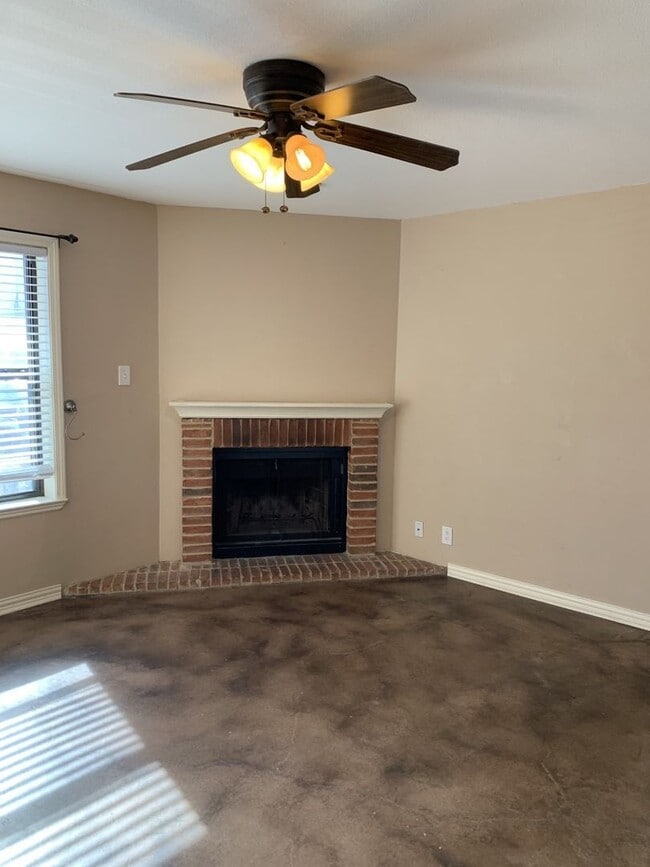 Photo - 716 W Mulberry St Apartment