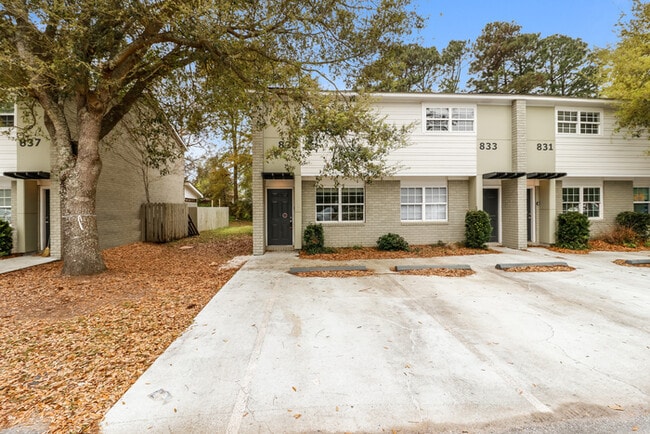 Building Photo - 835 Von Kolnitz Rd