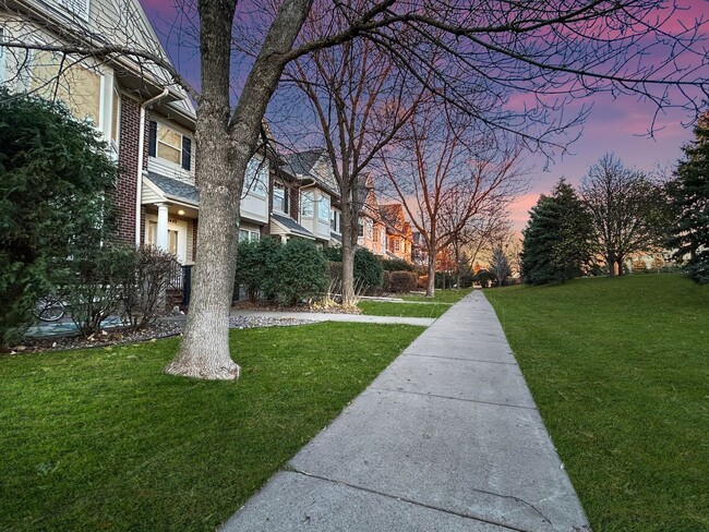 Foto del edificio - 8449 Forestview Ln N