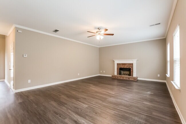 Foto del edificio - 466 Fieldcrest Dr