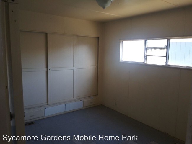 Building Photo - 801 Schipper St