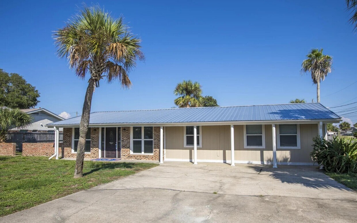 Primary Photo - 403 E Gulf Blvd