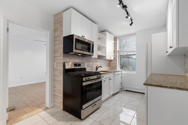 Building Photo - 324 70th St