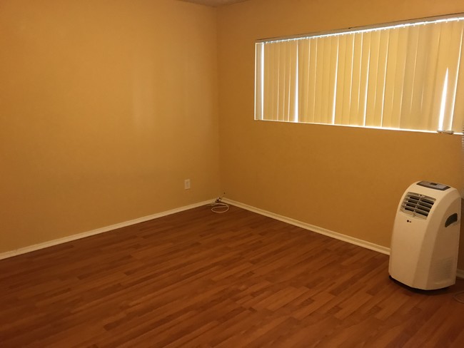 Foto del edificio - 1748 N Kenmore Ave
