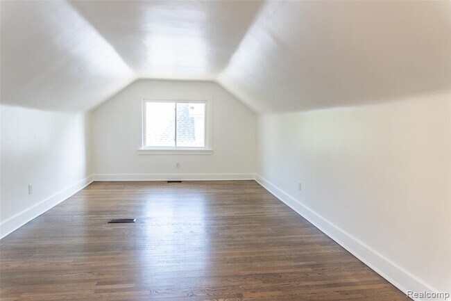 Building Photo - 21200 Collingham Ave