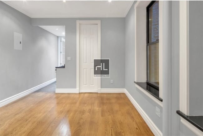 Building Photo - Mott Street