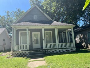 Building Photo - 121 W Kansas St