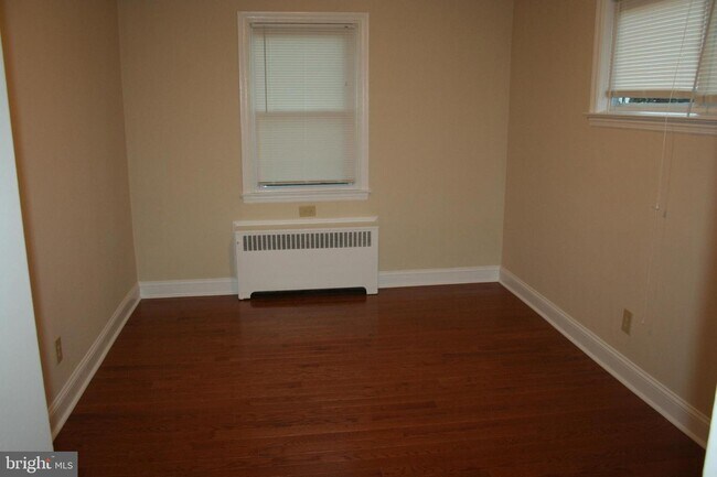 Building Photo - 826 Windermere Ave