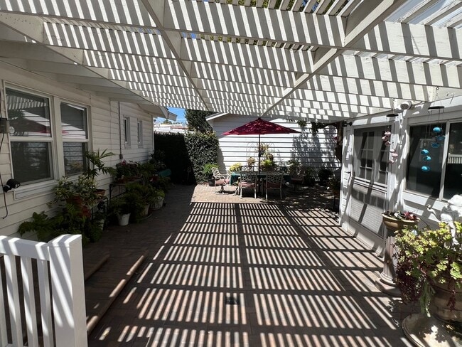 Building Photo - Fabulous 4 Bed 2 Bath One Story Craftsman ...