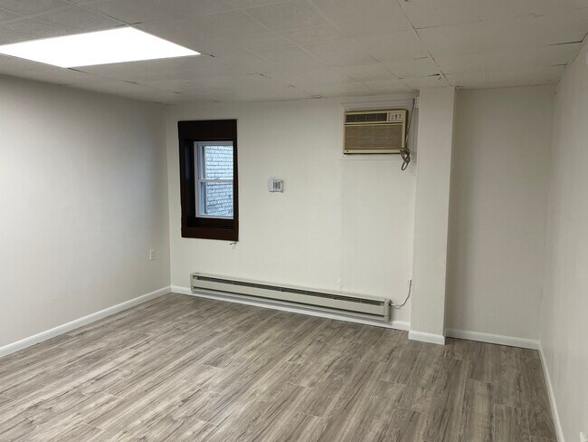 Building Photo - 1109 7th Avenue, Unit 1-REAR
