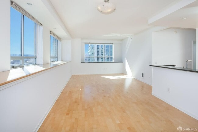 Building Photo - 400 Beale St