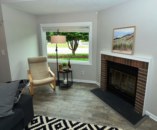Foto del edificio - Sought After Location!
