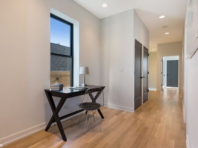 Building Photo - 1244 W Huron St