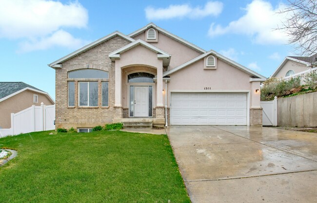 Building Photo - 1511 Lakeview Dr