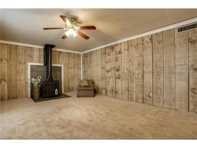 Building Photo - 305 Thistle Dr