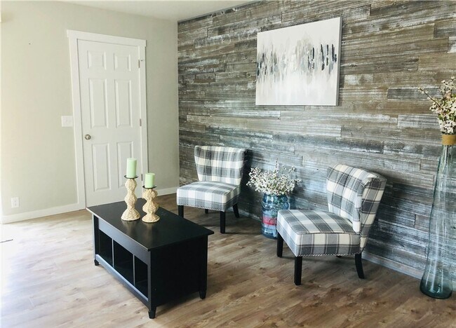 Building Photo - Cute and modern 3 bed with AC!