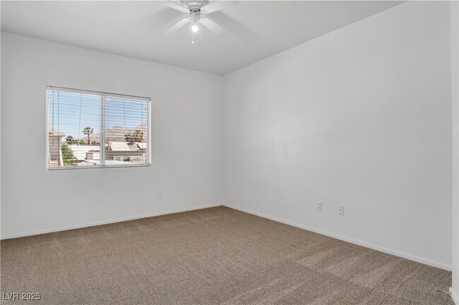 Foto del edificio - 5650 E Sahara Ave