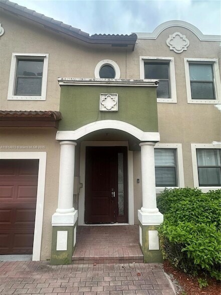 Foto del edificio - 758 NE 34th Ave