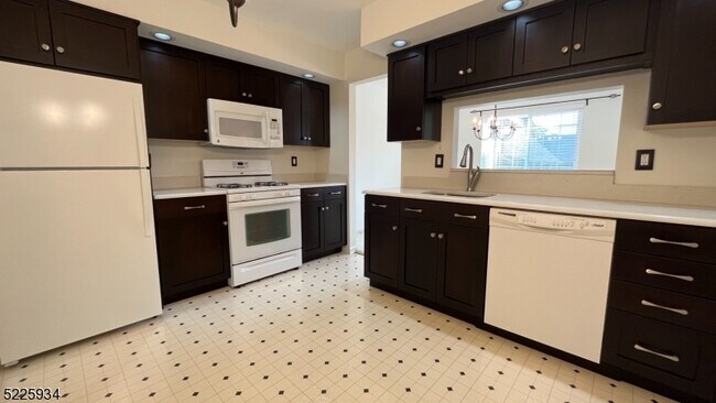 Building Photo - 8 Sentinel Ct