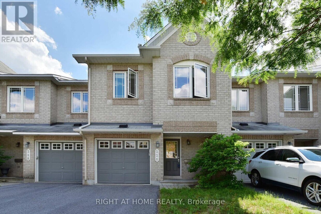 Primary Photo - 226 Hunterbrook St