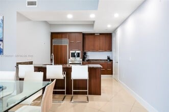 Building Photo - 15901 Collins Ave
