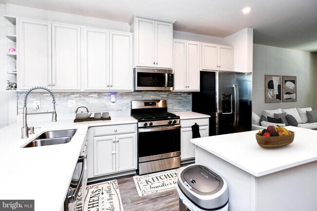 Foto del edificio - 7205 Sprouse Ct