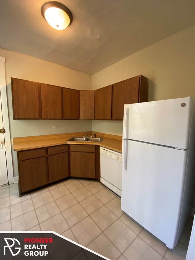 Foto principal - 3523 N Racine Ave