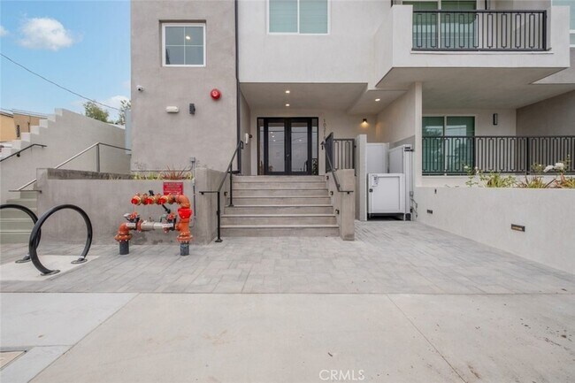 Building Photo - 10218 Fernglen Ave