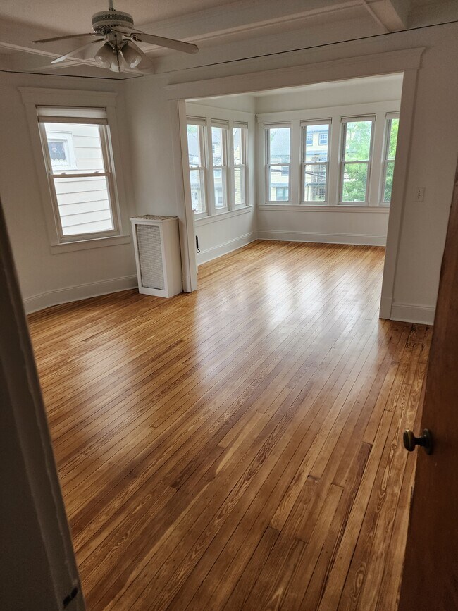 Sala de estar y comedor - 303 S 3rd Ave