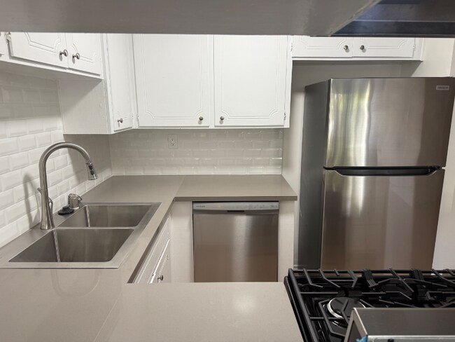 Foto del edificio - 711 Westmount Dr