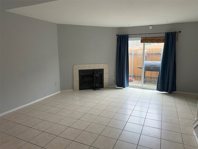 Photo - 732 W Collins St Townhome