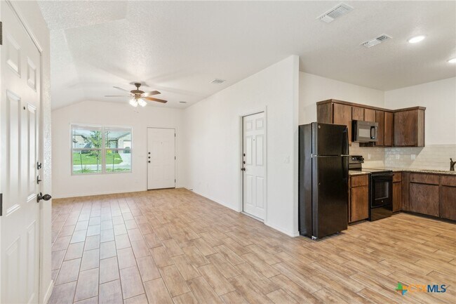 Building Photo - 2416 Alterman Dr
