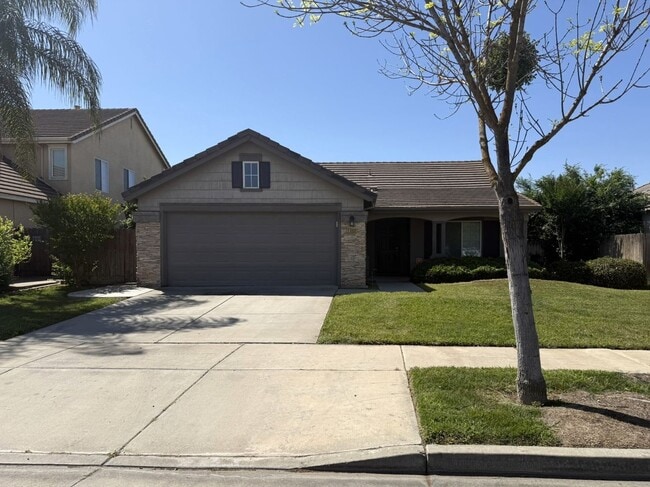 Available Now! Spacious home located in North Merced - Available Now! Spacious home located in North Merced