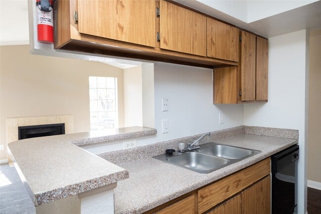 Building Photo - 8110 Creekbend Dr