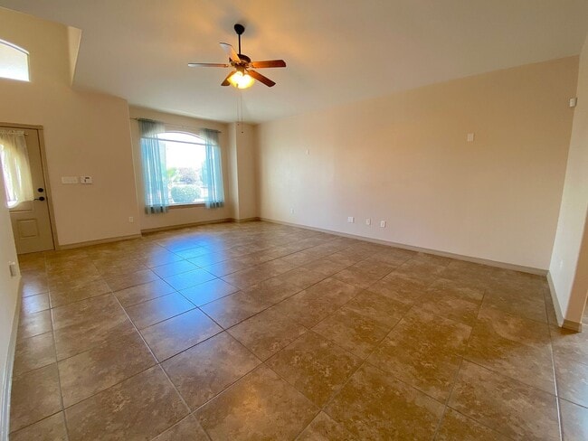 Building Photo - Sandstone Ranch Estates - 3 Bed Refrig A/C