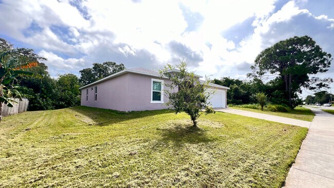 Foto del edificio - Beautiful 4 Bedroom, 2 Bathroom Home in Pa...