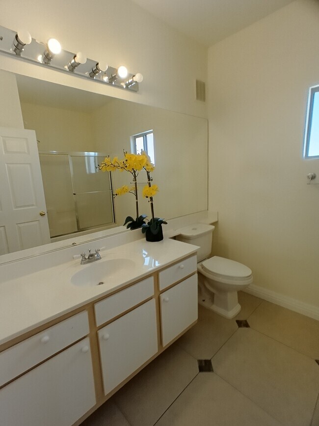 Foto del edificio - 855 N Stephanie St