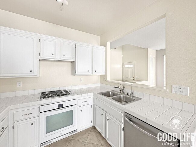 Building Photo - 417 Sanibelle Cir