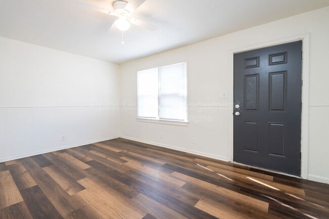 Building Photo - 524 S St Paul St