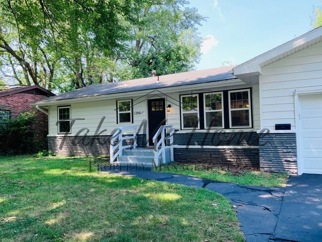 Building Photo - Charming Home in Great Location!