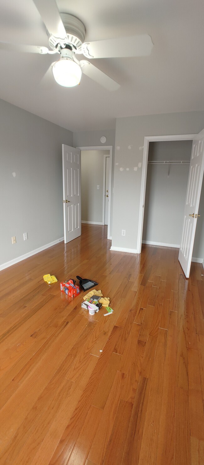 Building Photo - 303 N Knollwood Dr